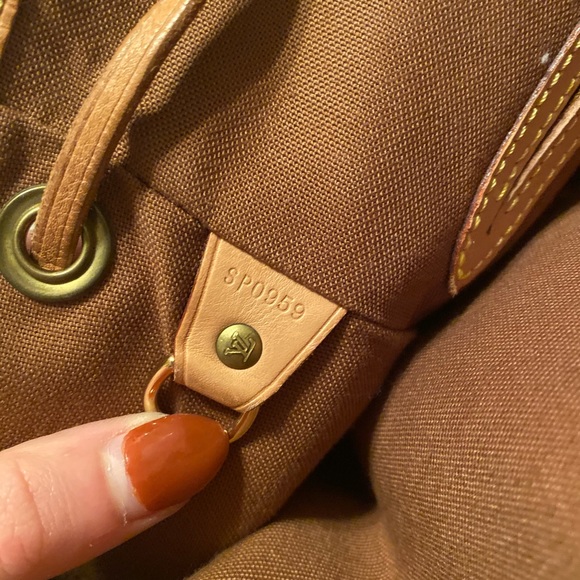 Louis Vuitton MM backpack - Picture 3 of 8